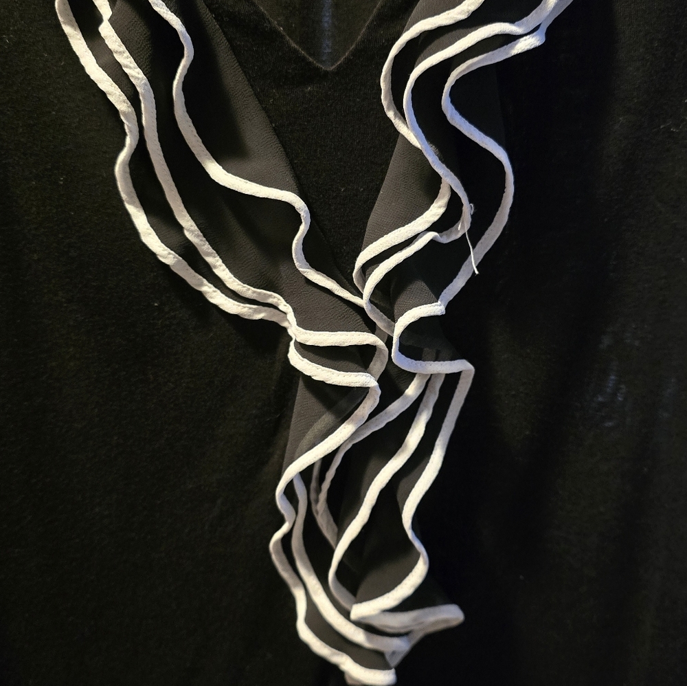 H&M Black Sleeveless Ruffle V-Neck Tank with White Trim - Picture 3 of 4